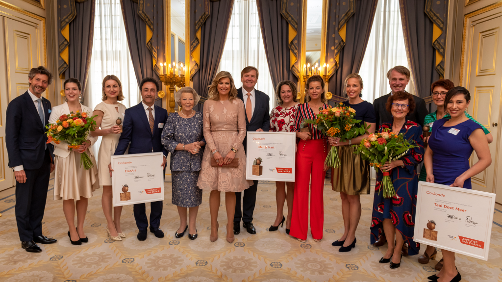 Prinses Beatrix, Koning Willem-Alexander en Koningin Máxima tijdens de uitreiking van de Appeltjes van Oranje 2019